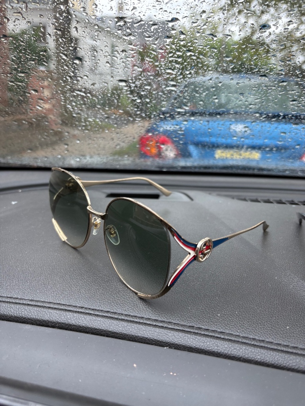 GUCCI SHADES